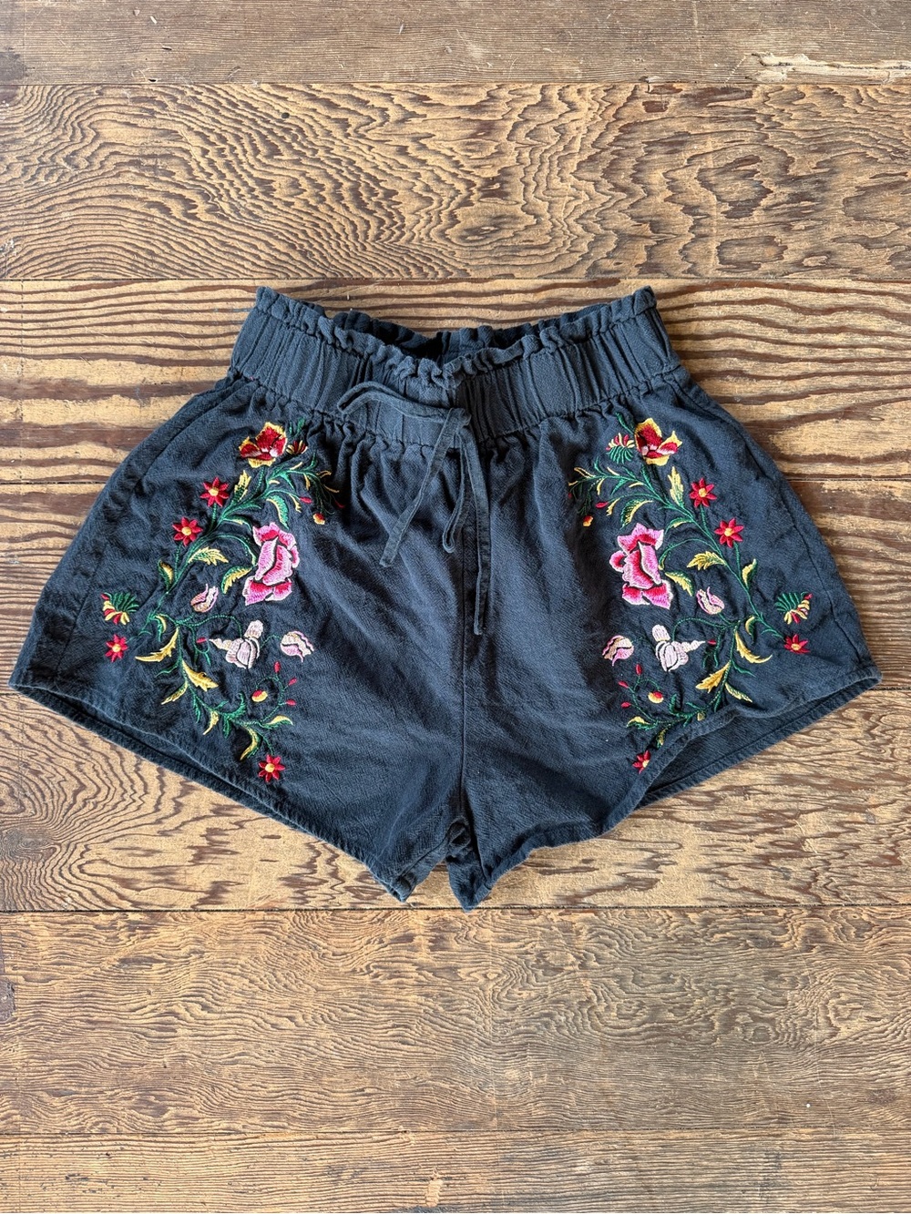 SHEIN Black High-Waist Shorts with Floral Embroidery